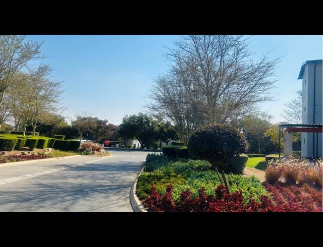 2 BEDROOM FLAT FOR SALE IN JACKAL CREEK GOLF ESTATE